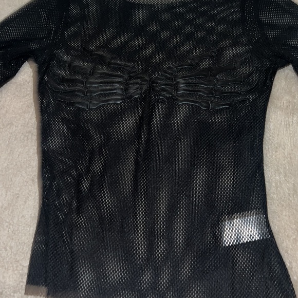 Black fishnet with skeleton hands in front - Picture 2 of 3